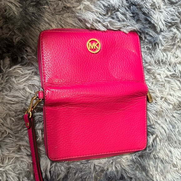 Michael Kors Clutch Hot Pink Gently Used in good condition - Picture 2 of 4